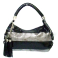 Bolsa em Couro Sintético Verniz Santino Preto e Cinza.